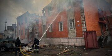 Sulmi rus në Kiev dëmton edhe zyrën e OBSH-së, rëndohet bilanci i viktimave