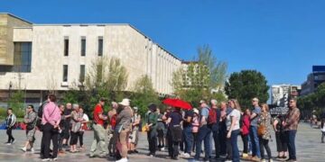 “Mbi 2.5 milionë vizitorë në Shqipëri për 4 muaj, gati gjysma nga Kosova”.