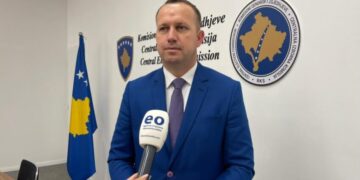 KQZ lehtëson votimin për mbi 80-vjeçarët, aktivizohen ekipet mobile.