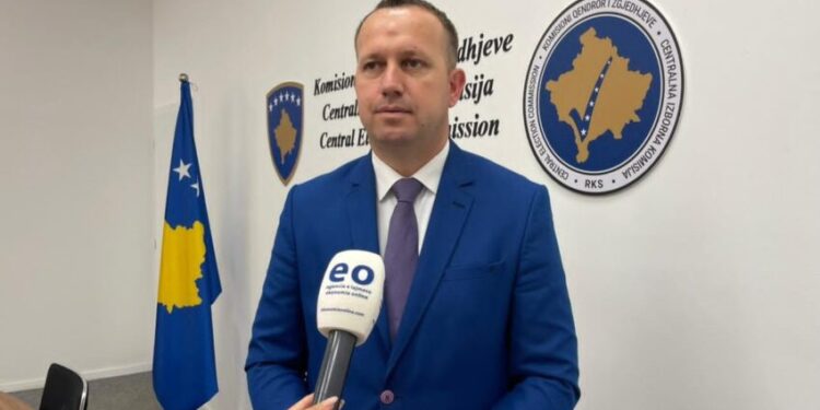 KQZ lehtëson votimin për mbi 80-vjeçarët, aktivizohen ekipet mobile.