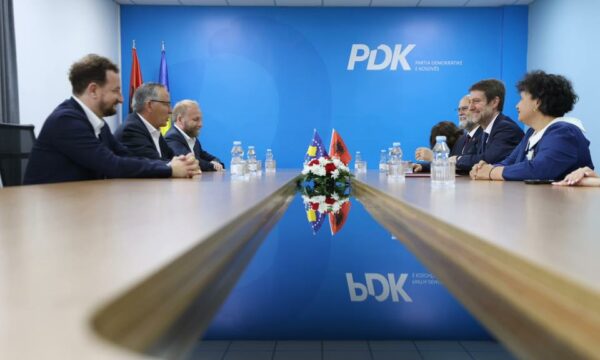 Hoxha pas takimit me Hamzën: Institucionet të konstituohen sa më shpejt në frymë bashkëpunimi e përgjegjshmërie.