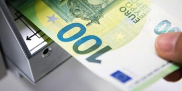 Azemi kërkon sqarime nga Kurti dhe Murati: Kur do të shpërndahen 100 eurot për punëtorët e sektorit privat?
