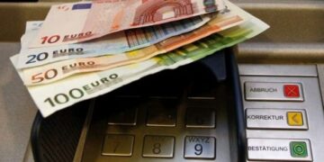 Alarm nga OEK: Kosova me pagat më të ulëta në Ballkan, shtrenjtimi vazhdon të godasë qytetarët.