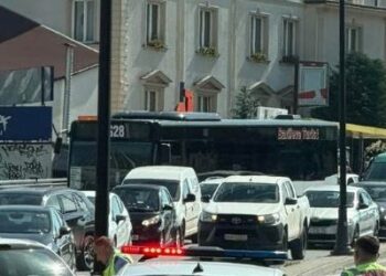 Prishtinë: Këmbësori goditet nga vetura, policia në vendngjarje.