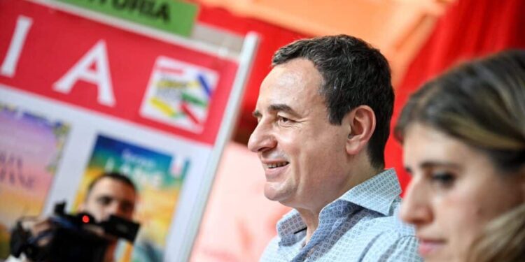 Kurti viziton Panairin e Librit “Prishtina 2026”