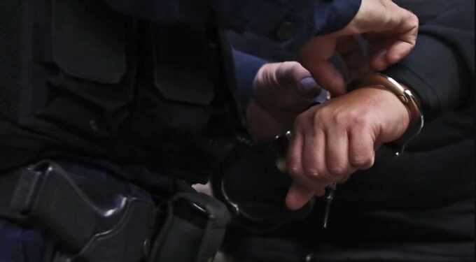 Arrestohen dy persona për kontrabandim me migrantë, tre shtetas të Indisë dërgohen në qendër pritjeje.