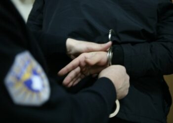 Sulm i rëndë në Malishevë: Qëllohet autobusi me udhëtarë në Pagarushë, arrestohet i dyshuari.