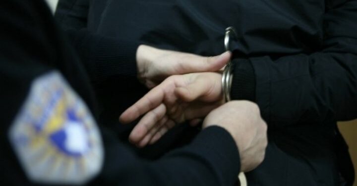 Sulm i rëndë në Malishevë: Qëllohet autobusi me udhëtarë në Pagarushë, arrestohet i dyshuari.