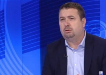 Latifi kritikon protestat në Tiranë: shqiptarët e Luginës akuzohen për heshtje ndaj diskriminimit në Serbi