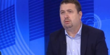 Latifi kritikon protestat në Tiranë: shqiptarët e Luginës akuzohen për heshtje ndaj diskriminimit në Serbi