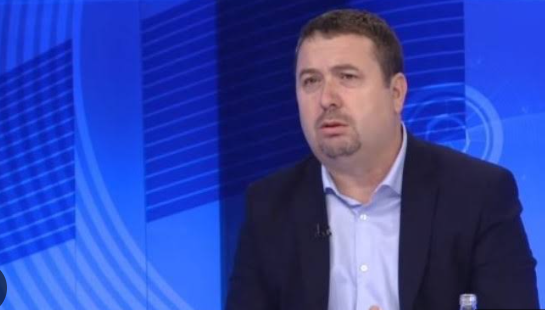 Latifi kritikon protestat në Tiranë: shqiptarët e Luginës akuzohen për heshtje ndaj diskriminimit në Serbi