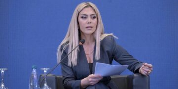 Deliu-Kodra shpërthen ndaj qeverisë: Miliarda euro, por mungojnë rrugët dhe autostradat.