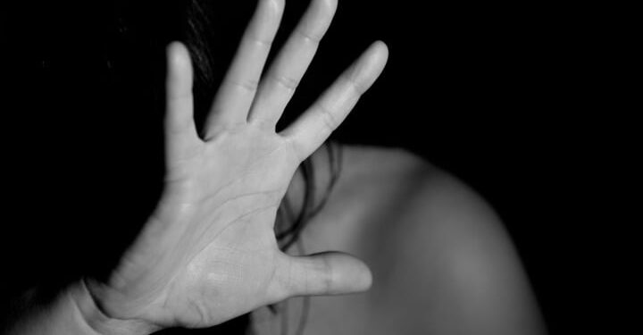 Rasti i rëndë: 25-vjeçari dyshohet se mori të miturën nga Prekazi dhe e dhunoi në Fushë Kosovë.