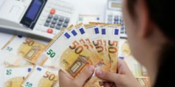 “‘Cash-i’ vetëm deri në 2 mijë euro – a veproi drejt ATK-ja me kufizimin e pagesave?”.
