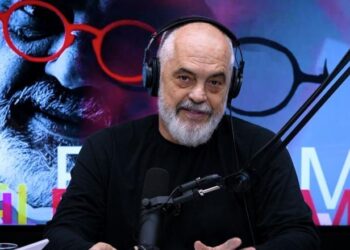 Rama mesazh protestuesve: “Mos u bëni instrument i interesave të tjera” – përdor analogjinë e Waterloo-s