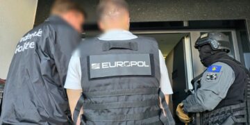 Operacioni “White Star”: Pesë të arrestuar, sekuestrohen armë, drogë, mijëra euro dhe 10 automjete.