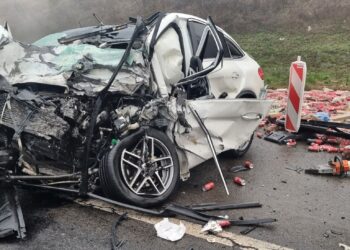 Tragjedi në autostradën “Ibrahim Rugova”: Një grua humb jetën, Policia zbardh detajet e aksidentit.