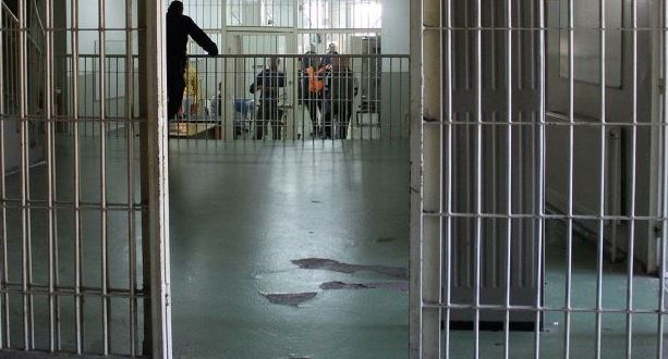 “Ngjarje e rëndë në Dubravë: Gjendet i vdekur një i burgosur në qeli”.