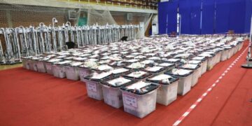 Sot hapen kutitë e votimit në përfaqësitë diplomatike, nis numërimi i votave.