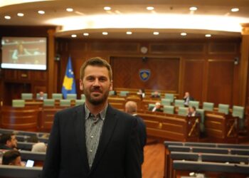 Kërçeli i Lidhja Vetëvendosje ironizon me dramën në Lidhja Demokratike e Kosovës, përdor fjalët e Lumir Abdixhiku