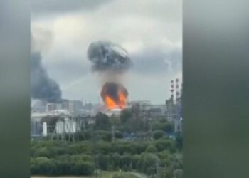 Kievi godet ashpër Moskën, sulmohet rafineria e naftës – Zelensky: Nëse digjet Ukraina, do të digjet edhe Rusia