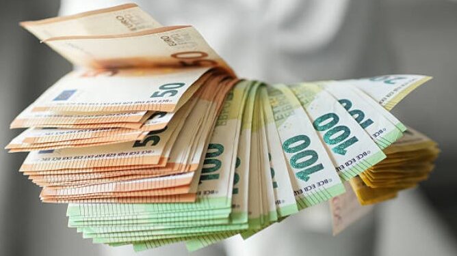 Nga sot në Kosovë ndalohet pagesa me para në dorë mbi 2 mijë euro.