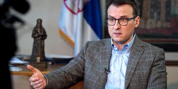 Petkoviq akuzon Kurtin dhe Rashiqin për marrjen e mandateve të serbëve në Kosovë.