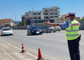 “132 km/h në zonë të banuar në Pejë, shoferi ndëshkohet me 500 euro gjobë”.