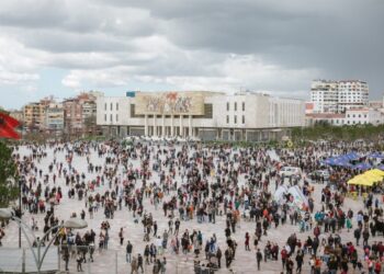 Shqipëria po plaket dhe po tkurret: Popullsia zbret në 2.33 milionë banorë, mosha mesatare arrin 45 vjeç