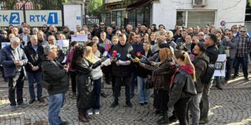 “Pagat e papaguara nxjerrin në protestë punëtorët e RTK-së”.