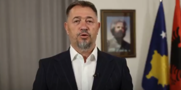 Lushtaku shpërthen ndaj kritikëve: “Ata që fyejnë e shajnë, i shërbejnë pushtetit të Serbisë”.