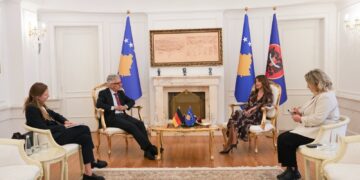 Albulena Haxhiu pret ambasadorin gjerman, vlerëson mbështetjen e Gjermanisë për Kosovën