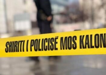 Tragjedi në Fushë Kosovë: Një person humb jetën pasi bie nga një lartësi.