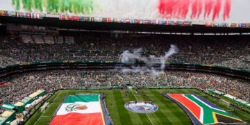 Meksika e nis me fitore Botërorin 2026, mposht 2-0 Afrikën e Jugut në “Azteca”; ndeshja prodhoi 3 kartonë të kuq