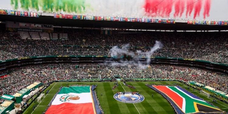 Meksika e nis me fitore Botërorin 2026, mposht 2-0 Afrikën e Jugut në “Azteca”; ndeshja prodhoi 3 kartonë të kuq