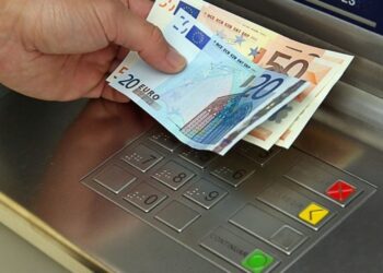 Rriten tarifat bankare: 5 euro për çdo pagesë brenda bankës.