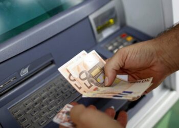Raporti i fundit i pagave në Kosovë: Kush paguhet më shumë e kush më pak?