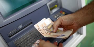Raporti i fundit i pagave në Kosovë: Kush paguhet më shumë e kush më pak?