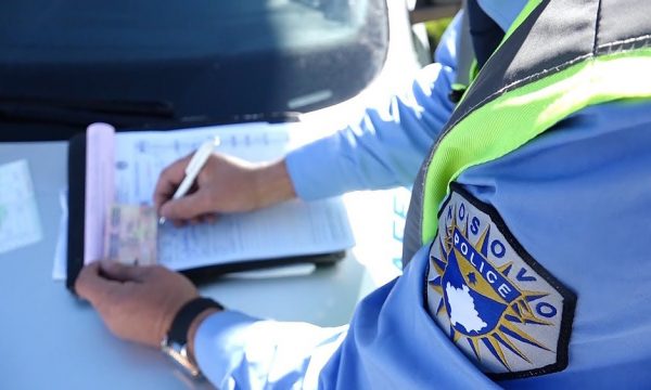 Mbi 2 mijë gjoba trafiku për 24 orë, regjistrohen mbi 50 aksidente.