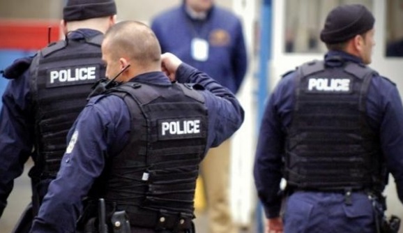 Operacion i Policisë në Prishtinë, Gjilan e Prizren, arrestohen tre zyrtarë – Sekuestrohen mijëra euro, veturë e armë.