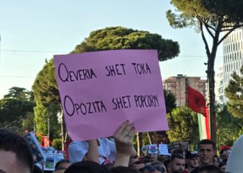 Dita e tetë e protestës për Zvërnecin, qytetarët kërkojnë largimin e klasës politike: Artikulohet edhe ideja për krijimin e një partie të re