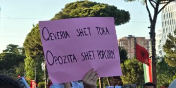 Dita e tetë e protestës për Zvërnecin, qytetarët kërkojnë largimin e klasës politike: Artikulohet edhe ideja për krijimin e një partie të re