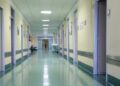 “Alarm në Spitalin e Mitrovicës: Pezullohen mbi 1 mijë infuzione për shkak të dyshimeve për cilësi”.