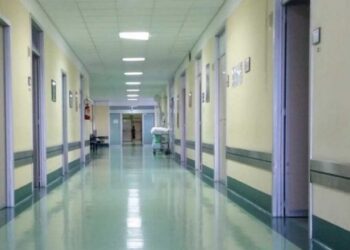 “Alarm në Spitalin e Mitrovicës: Pezullohen mbi 1 mijë infuzione për shkak të dyshimeve për cilësi”.