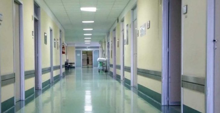 “Alarm në Spitalin e Mitrovicës: Pezullohen mbi 1 mijë infuzione për shkak të dyshimeve për cilësi”.