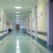 “Alarm në Spitalin e Mitrovicës: Pezullohen mbi 1 mijë infuzione për shkak të dyshimeve për cilësi”.