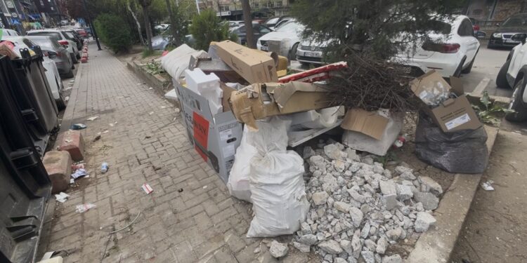 Komuna e Prishtinës paralajmëron gjoba deri në 300 euro për hedhjen e mbeturinave vëllimore.