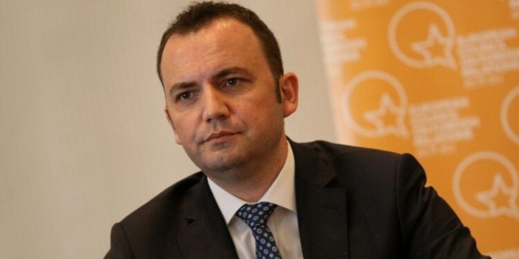 Osmani: Opinioni u mashtrua për dy vjet me “ndryshimin e trasejes” së autostradës Shkup–Bllacë.