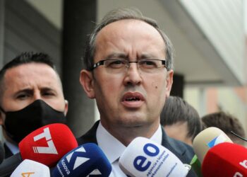 Hoti kritikon Qeverinë për koston e jetesës: Duhet të ulen ngarkesat tatimore për familjet.