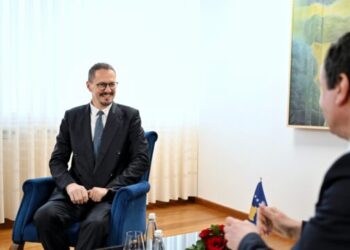 Deputeti i zgjedhur i VV-së e poston një foto me Sveçlën nga Ujmani pasi u rrënuan 11 vikendica: Veprat flasin vetë.